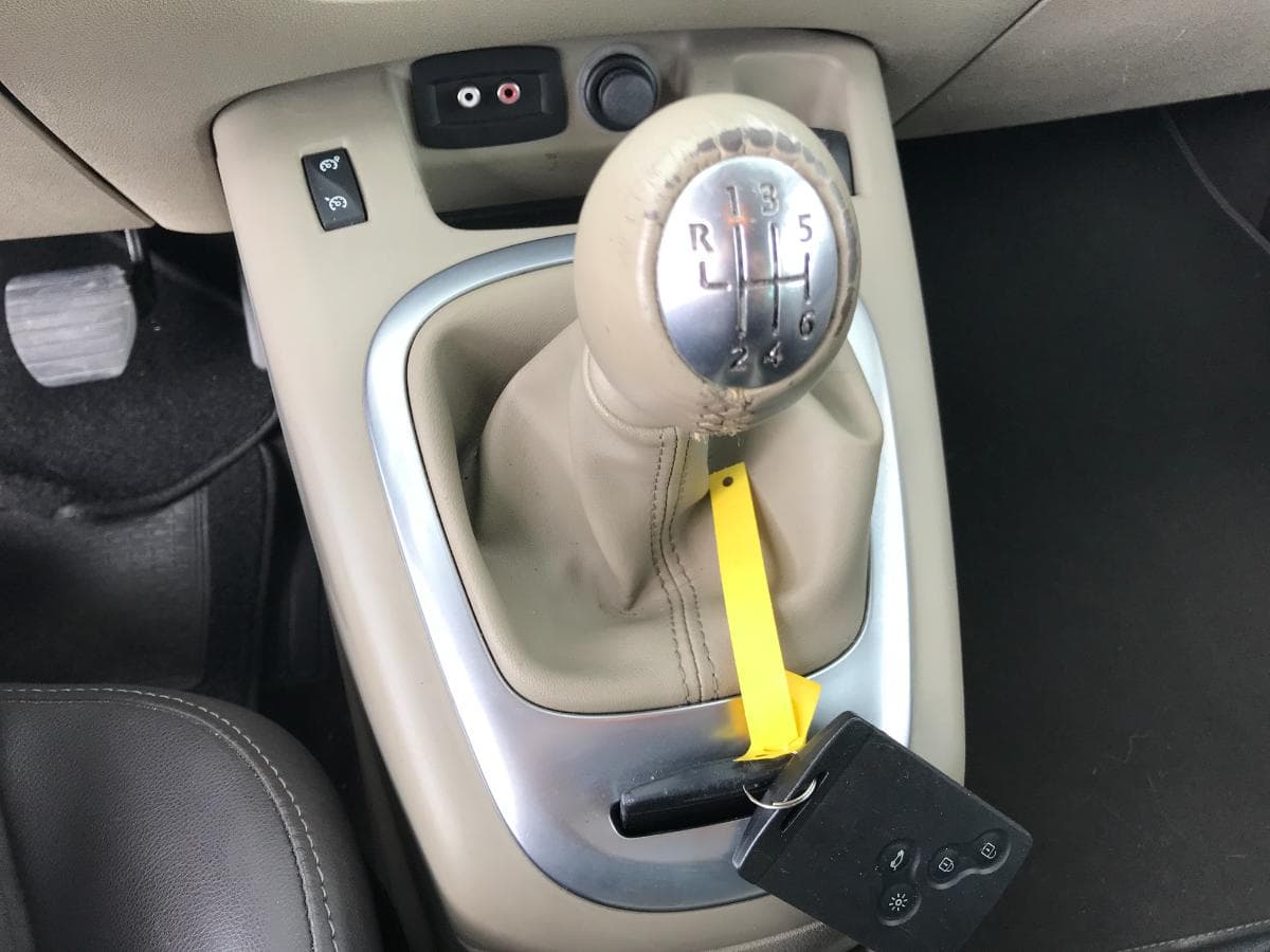Renault Mégane Scénic 1.5 DCI · Ano 2010 — imagen 23
