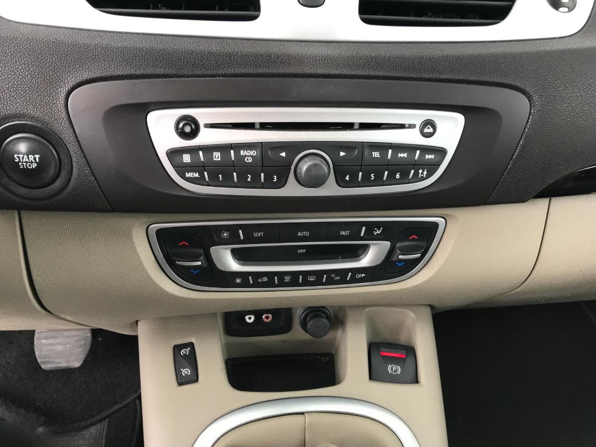 Renault Mégane Scénic 1.5 DCI · Ano 2010 — imagen 25