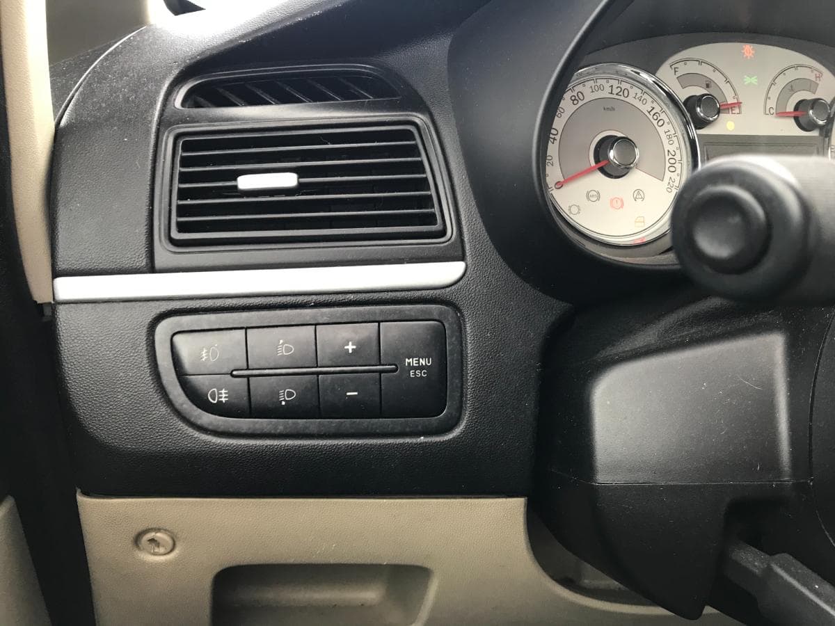 Fiat Linea 1.3 D Multijet · Ano 2008 — image 24