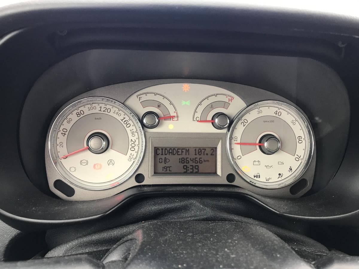 Fiat Linea 1.3 D Multijet · Ano 2008 — image 26