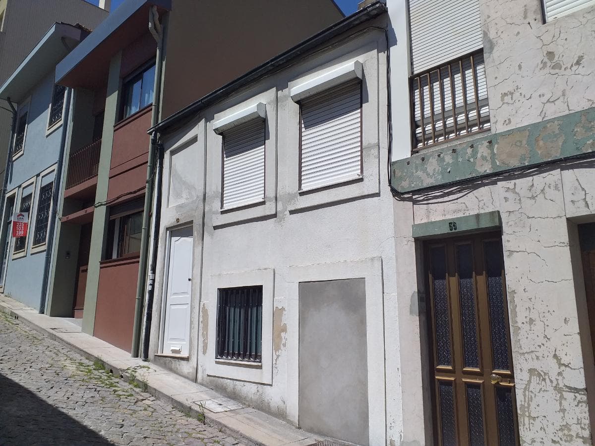 Moradia para restauro · Porto — imagem 1