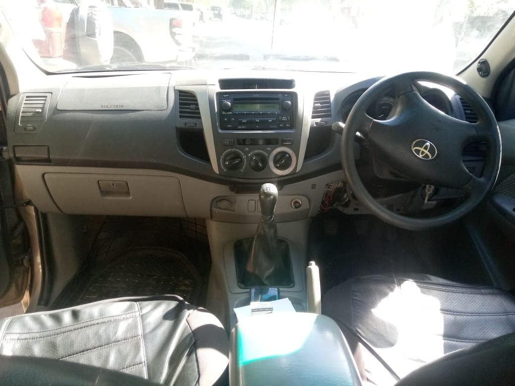Toyota Hilux · — image 9