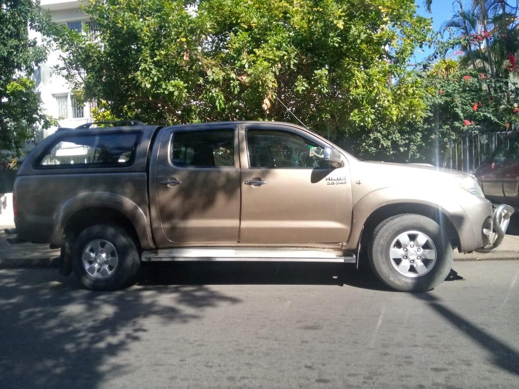 Toyota Hilux · — image 3