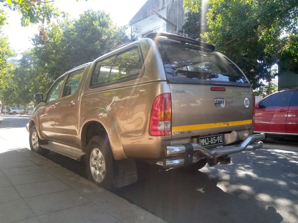 Toyota Hilux · — image 13