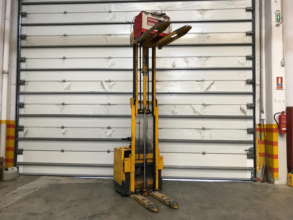 Stacker Jungheinrich · Ano 1990 — imagen 3