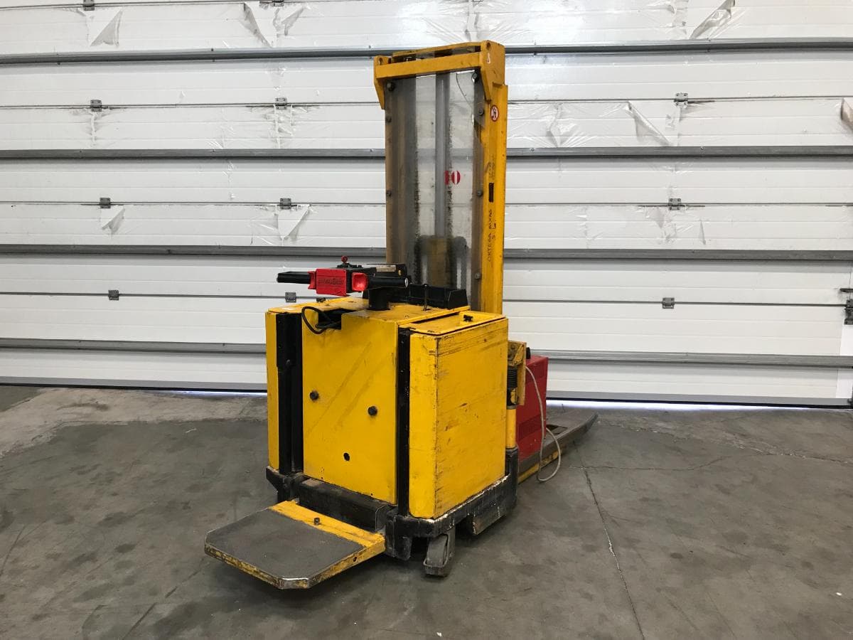 Stacker Jungheinrich · Ano 1990 — imagen 4