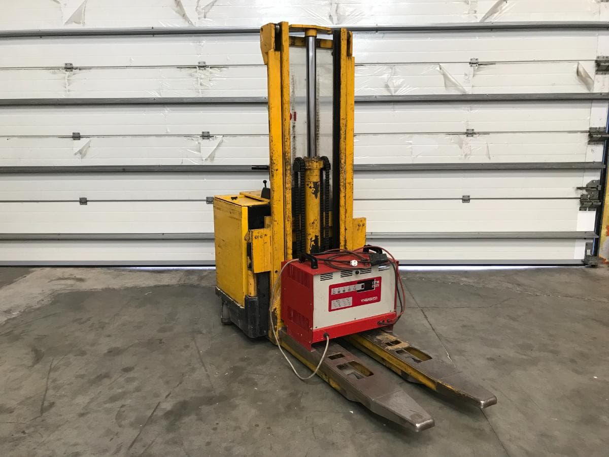 Stacker Jungheinrich · Ano 1990 — imagen 2
