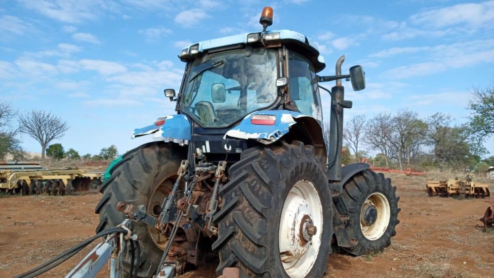 Trator New Holland · — imagem 4