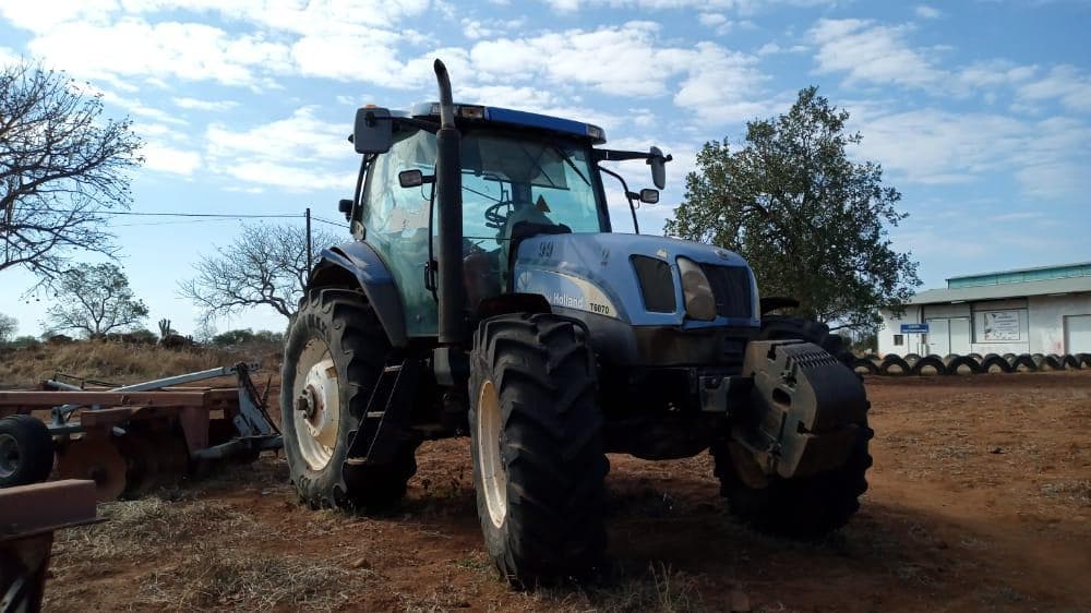 Trator New Holland ·