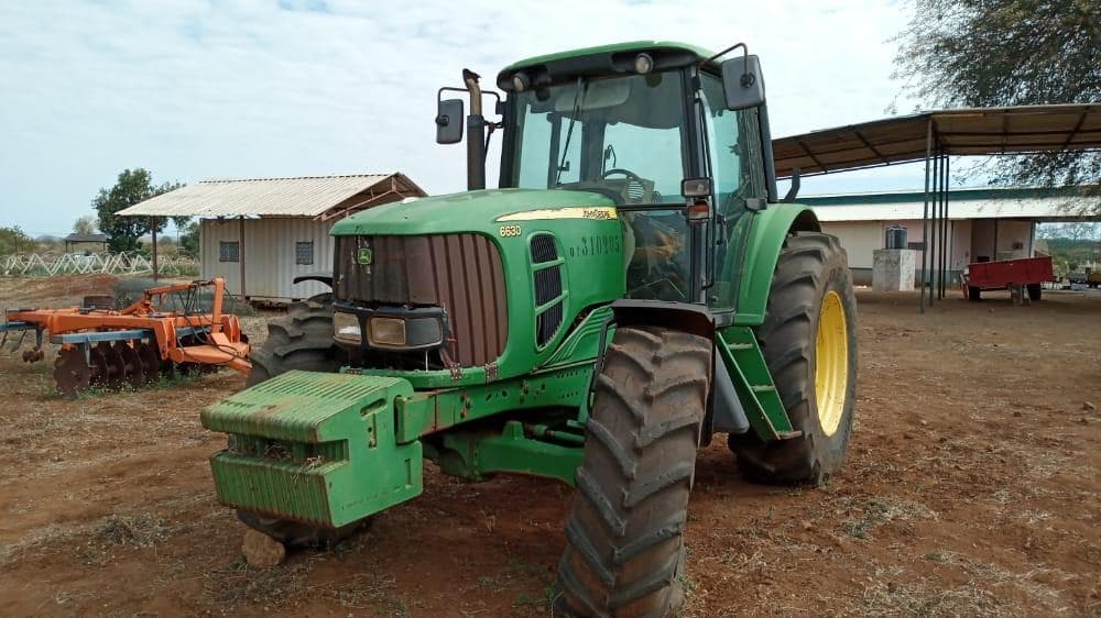 Tractor John Deere 6630 ·