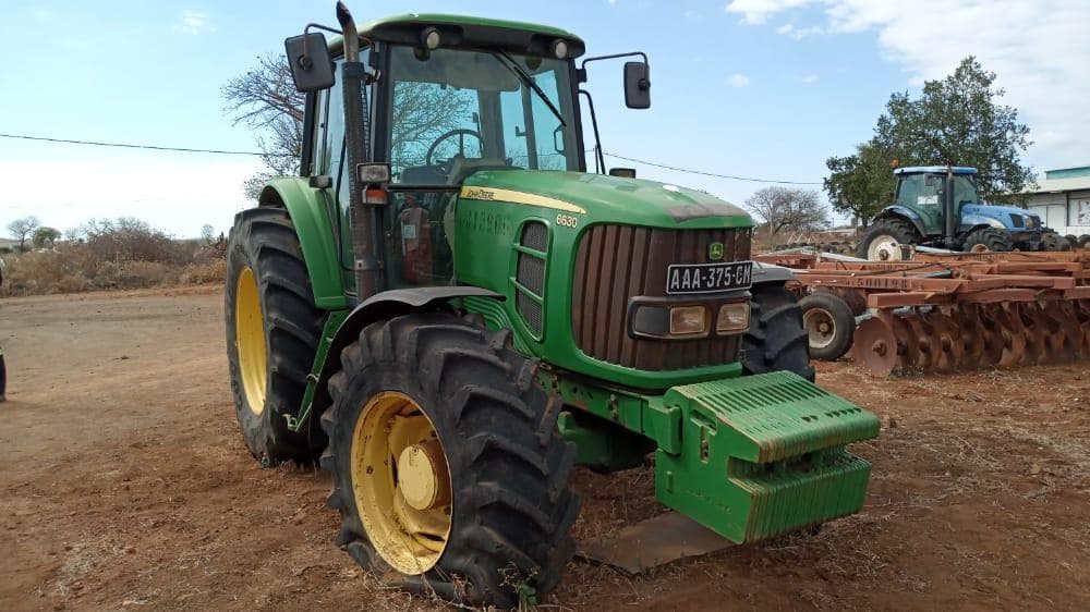 Tractor John Deere 6630 ·
