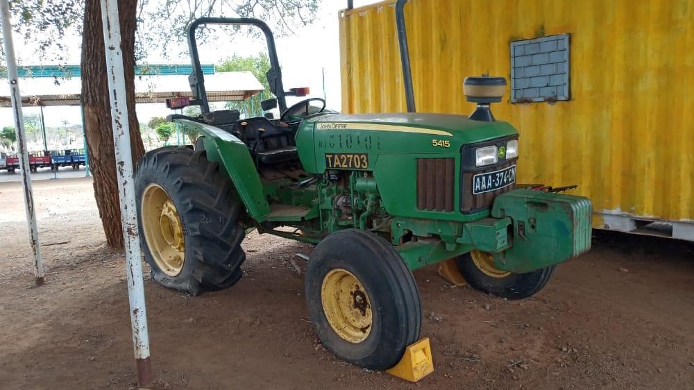 Trator John Deere  · — image 1