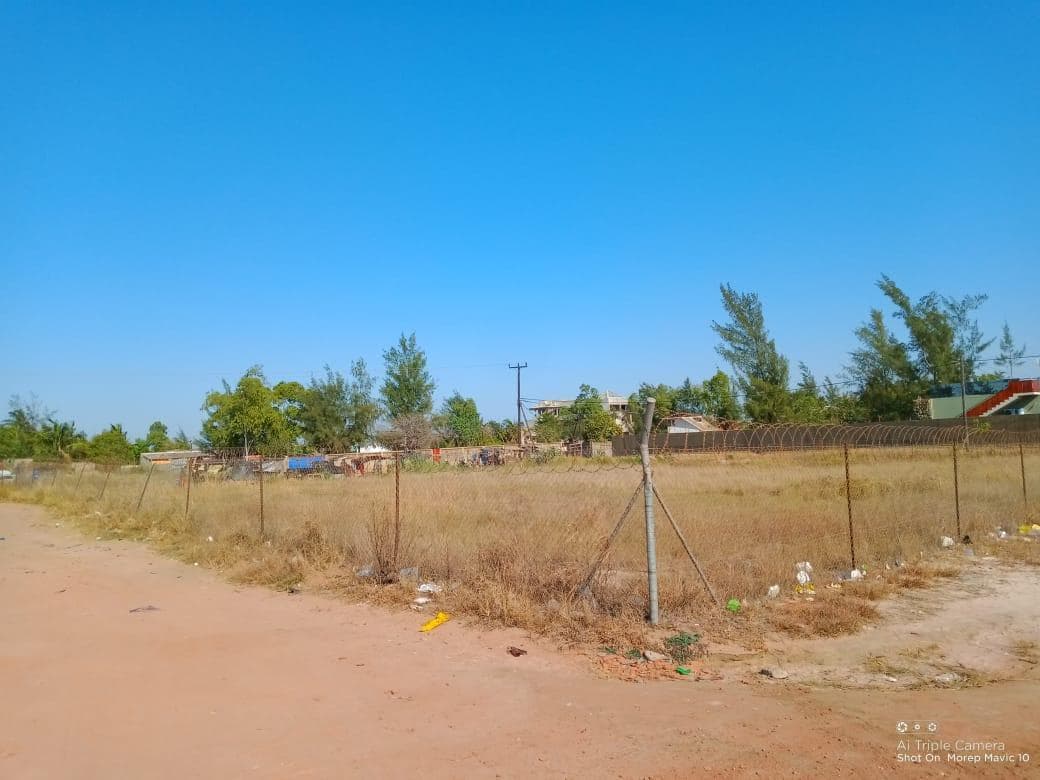 Infraestruturas em terreno com 2500m2 · — imagem 2