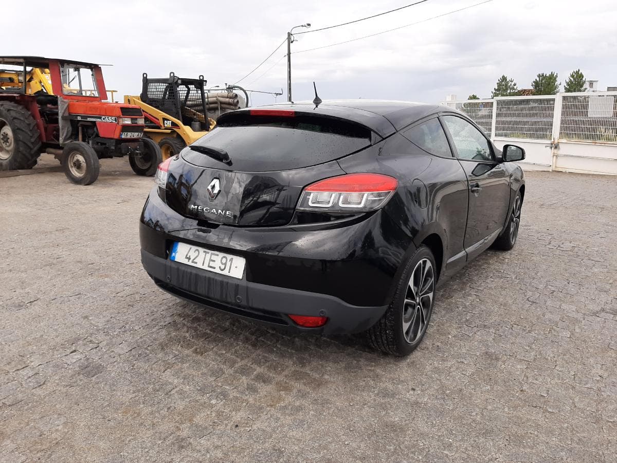 Renault Mégane Coupé 1.5 DCI · Ano 2015 — imagem 4