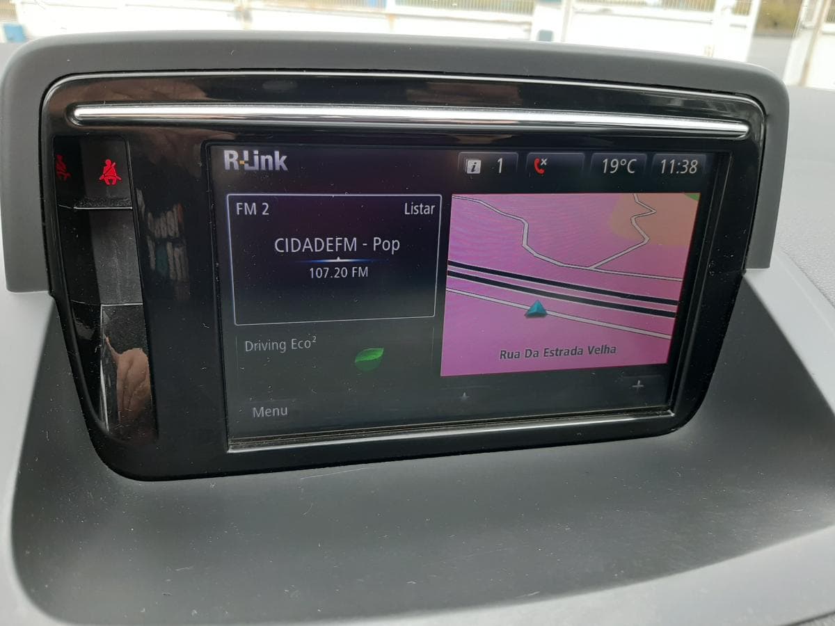 Renault Mégane Coupé 1.5 DCI · Ano 2015 — imagem 17