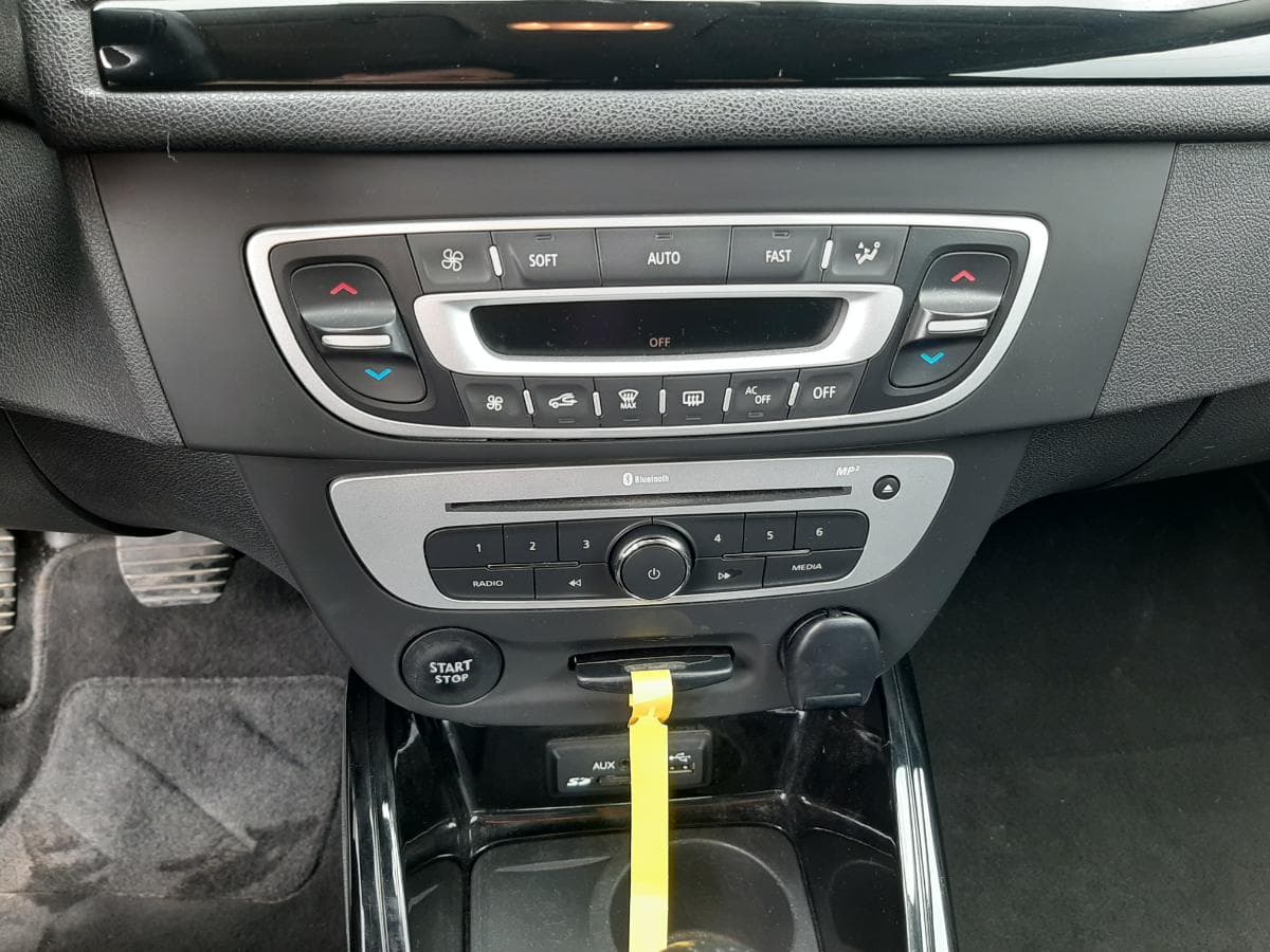 Renault Mégane Coupé 1.5 DCI · Ano 2015 — imagem 19