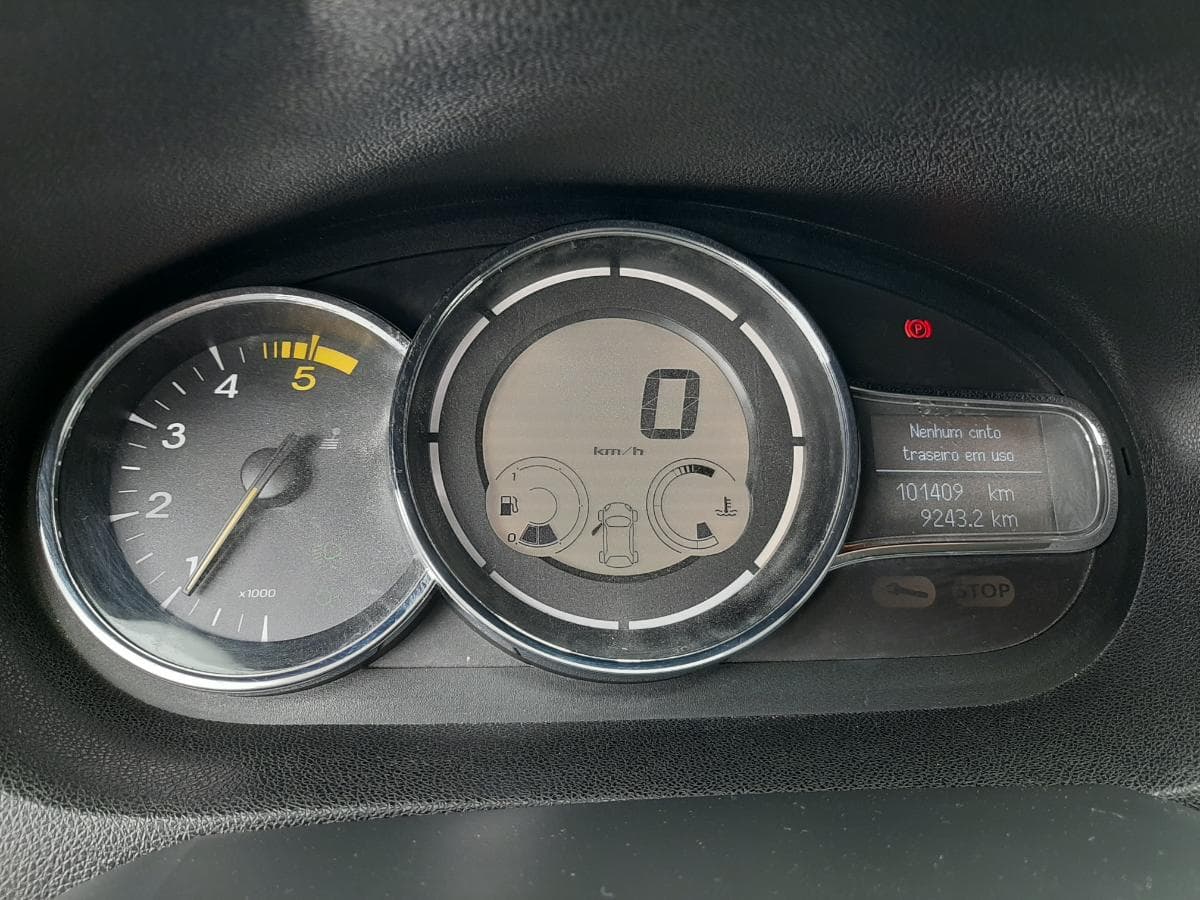Renault Mégane Coupé 1.5 DCI · Ano 2015 — imagem 21