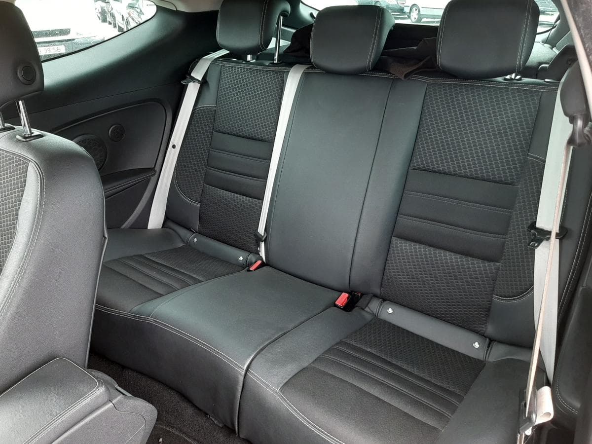 Renault Mégane Coupé 1.5 DCI · Ano 2015 — imagem 22