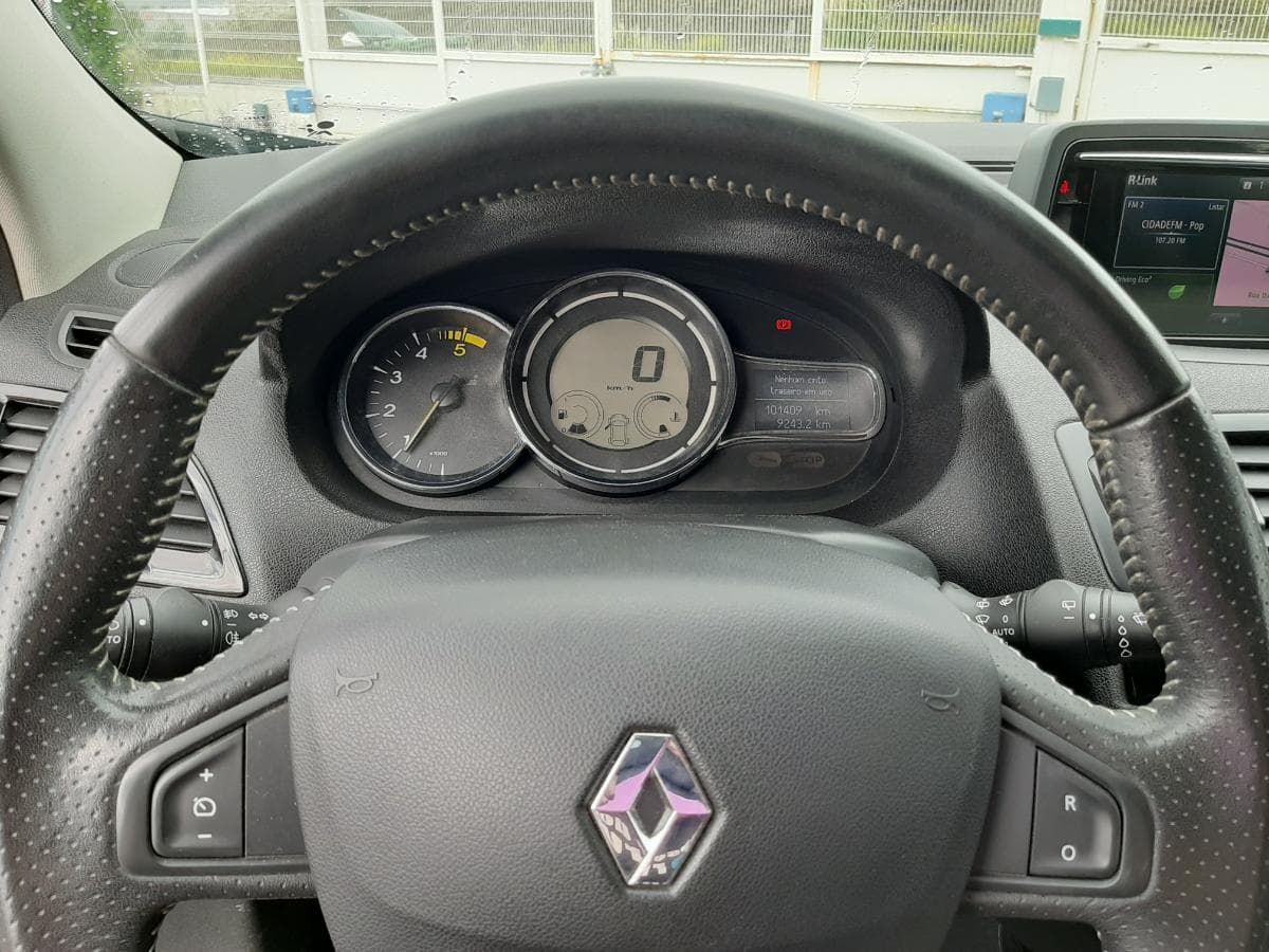 Renault Mégane Coupé 1.5 DCI · Ano 2015 — imagem 24
