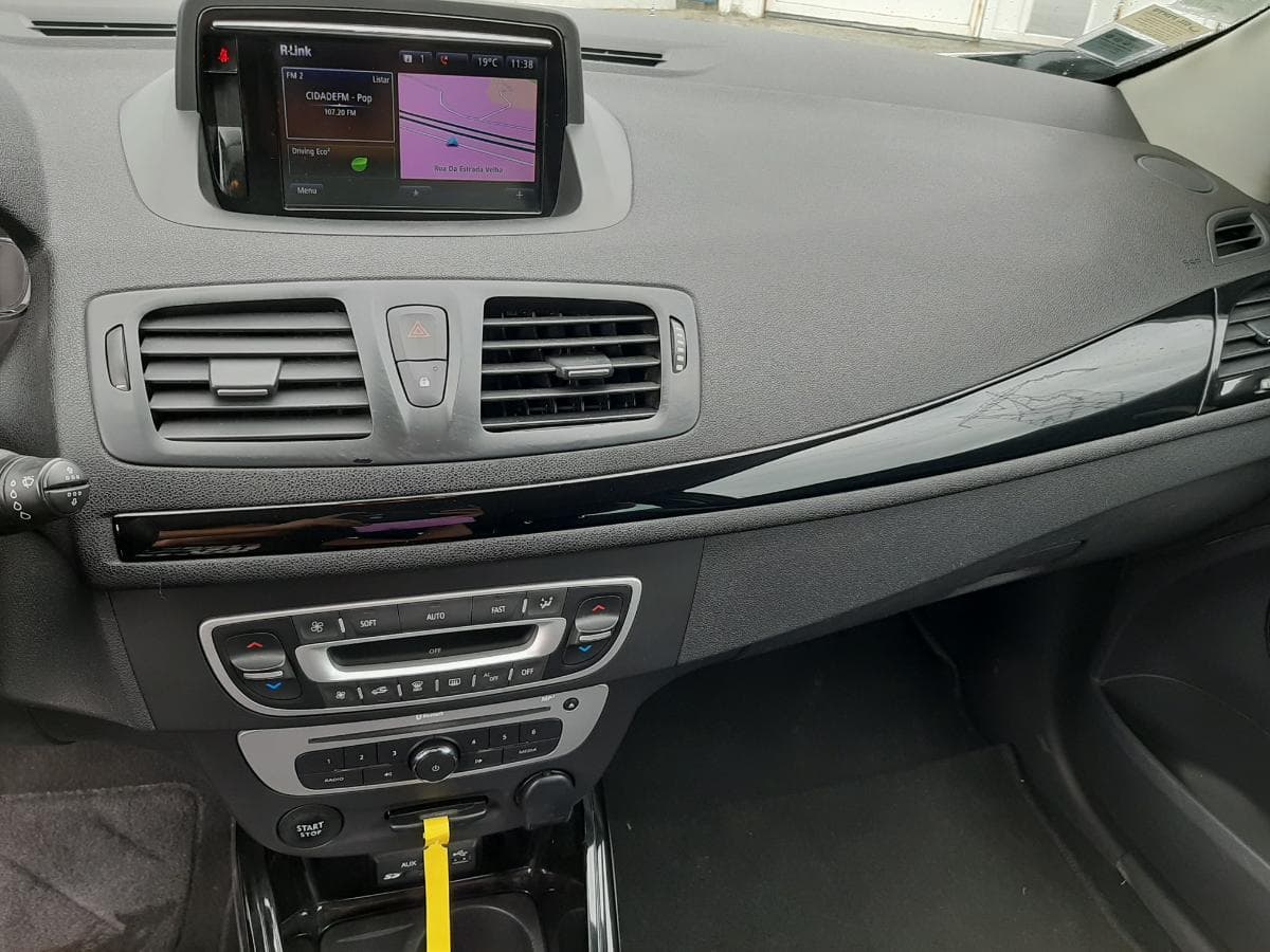 Renault Mégane Coupé 1.5 DCI · Ano 2015 — imagem 25