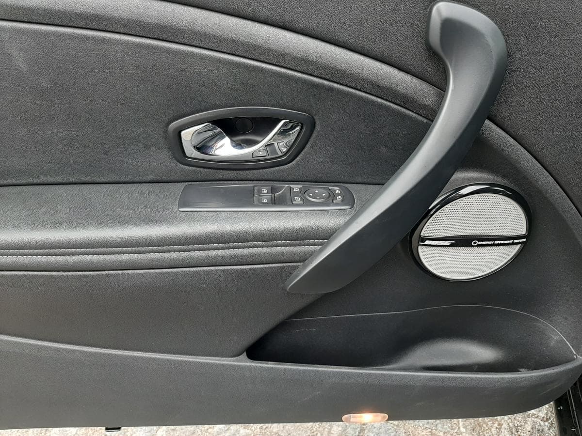 Renault Mégane Coupé 1.5 DCI · Ano 2015 — imagem 27