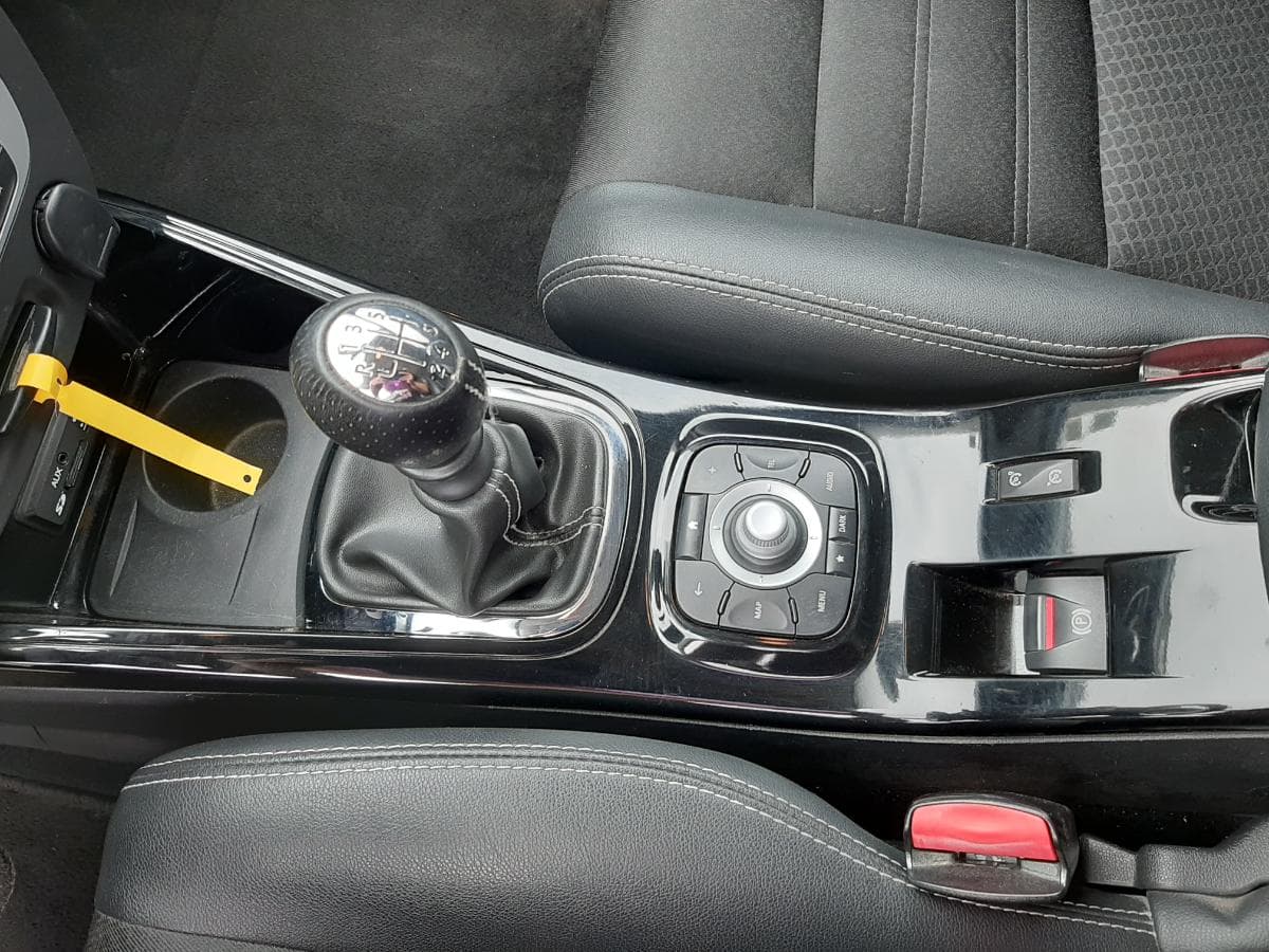 Renault Mégane Coupé 1.5 DCI · Ano 2015 — imagem 28