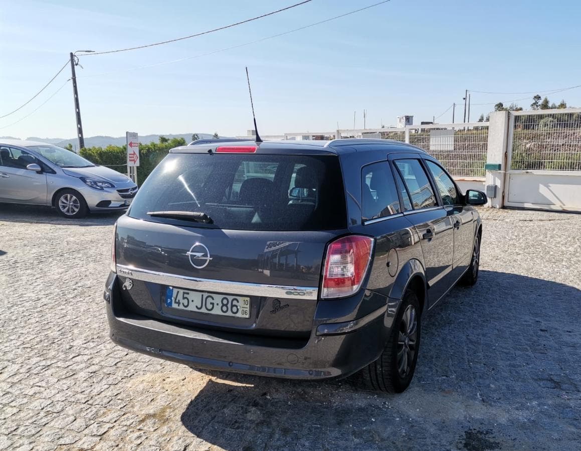 Opel Astra 1.7 Cdti  · Ano 2010 — imagem 2