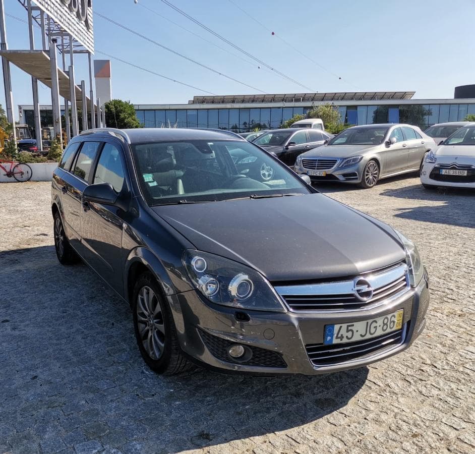 Opel Astra 1.7 Cdti  · Ano 2010 — imagem 1