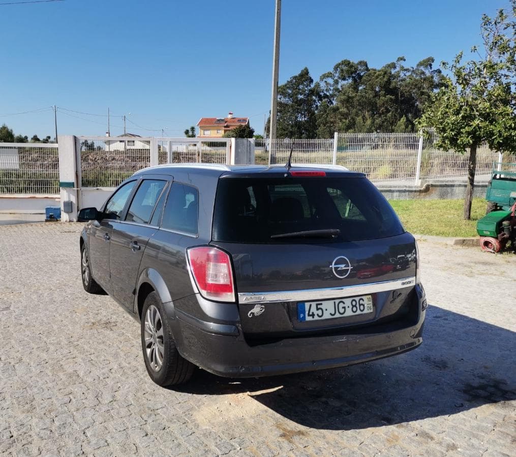 Opel Astra 1.7 Cdti  · Ano 2010 — imagem 4