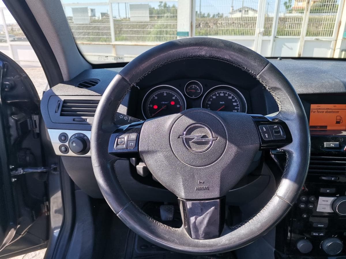 Opel Astra 1.7 Cdti  · Ano 2010 — imagem 15