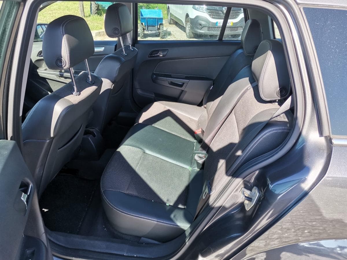 Opel Astra 1.7 Cdti  · Ano 2010 — imagem 24