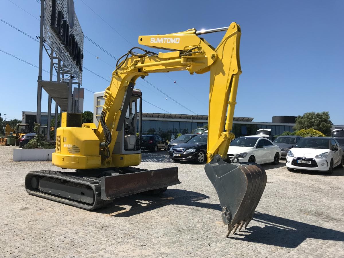Mini Giratória Sumitomo · 6 Toneladas — imagen 1