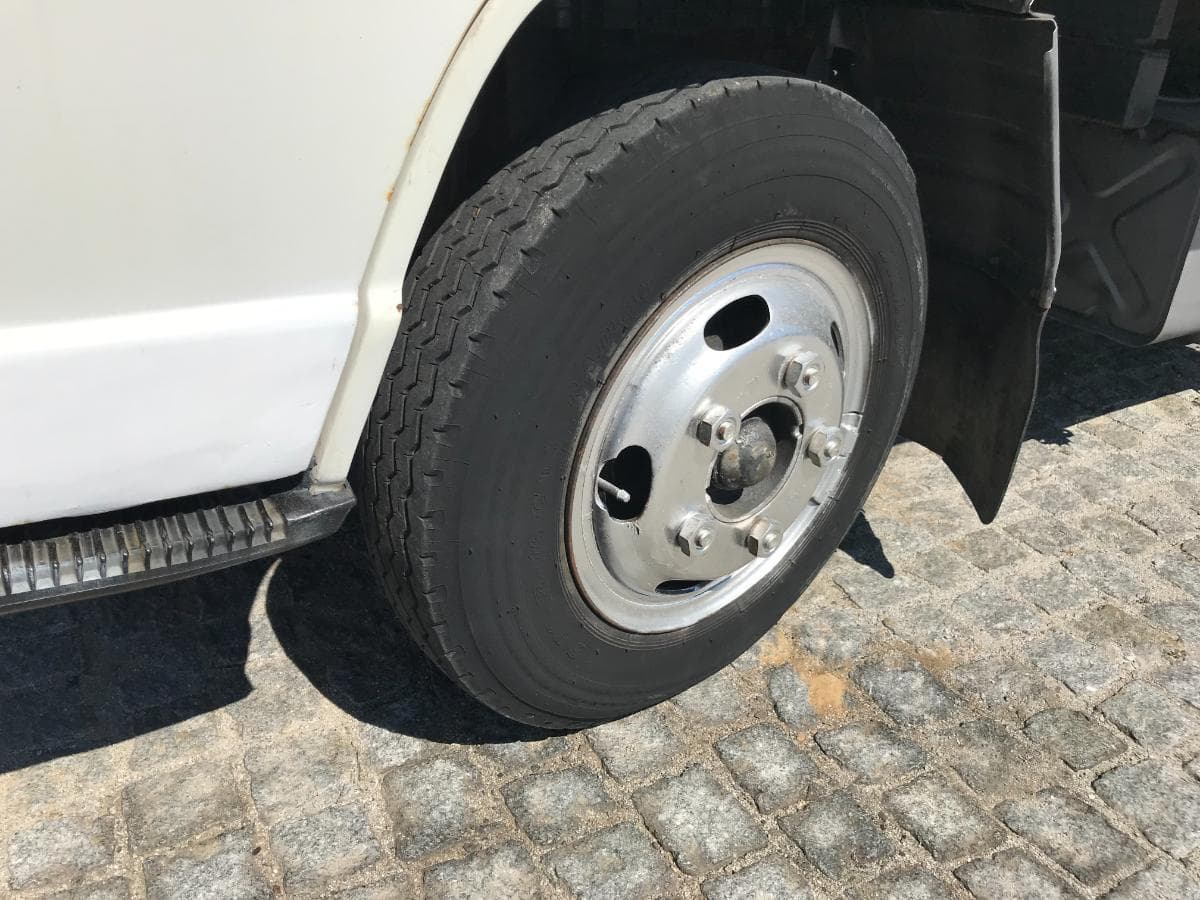 Isuzu NKR Pronto Socorro Com Guincho — imagen 9
