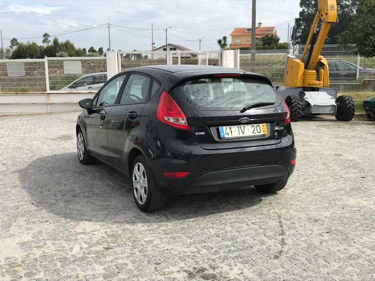 Ford Fiesta 1.4 TDCI · Ano 2010 — imagem 4