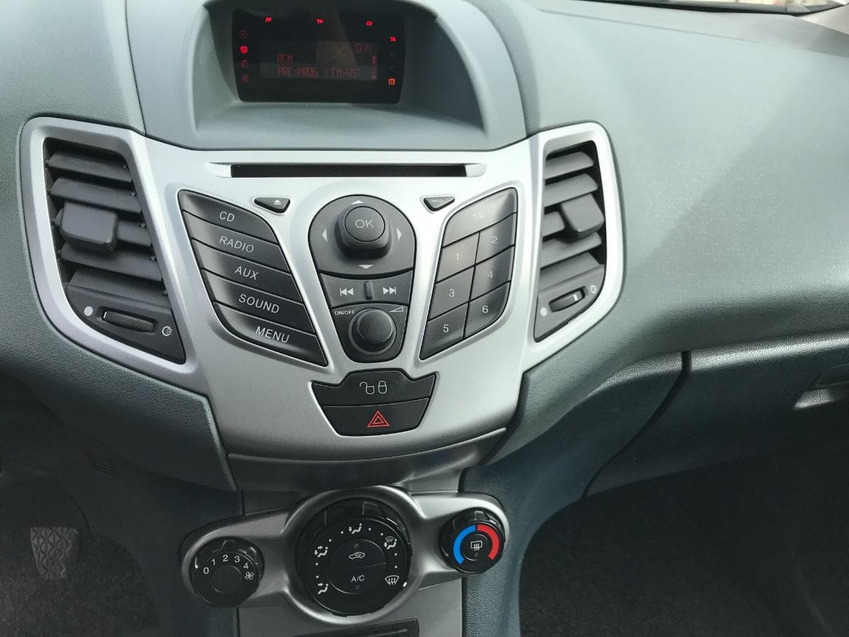 Ford Fiesta 1.4 TDCI · Ano 2010 — imagem 17
