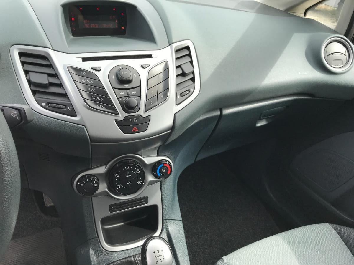 Ford Fiesta 1.4 TDCI · Ano 2010 — imagem 18
