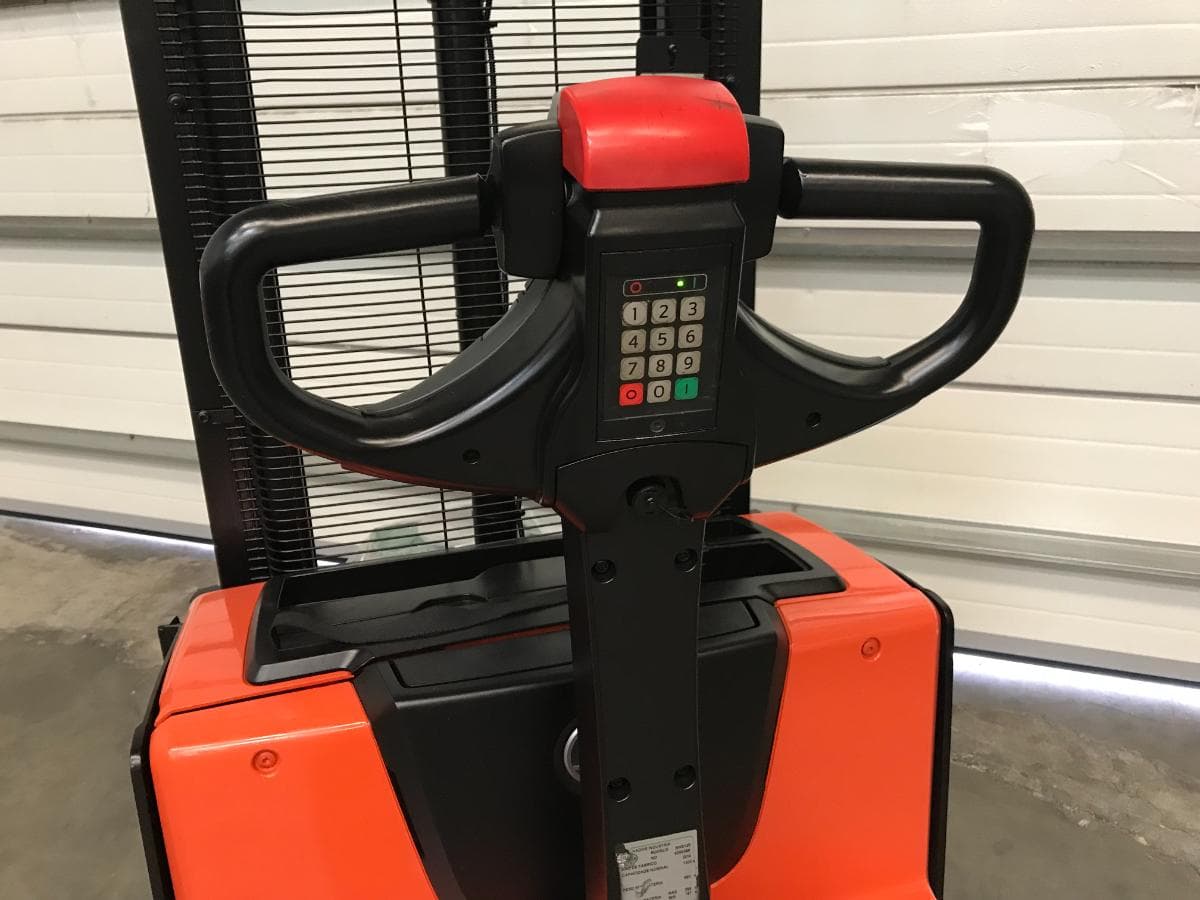 Stacker BT SWE 120 · Ano 2014 — imagem 9
