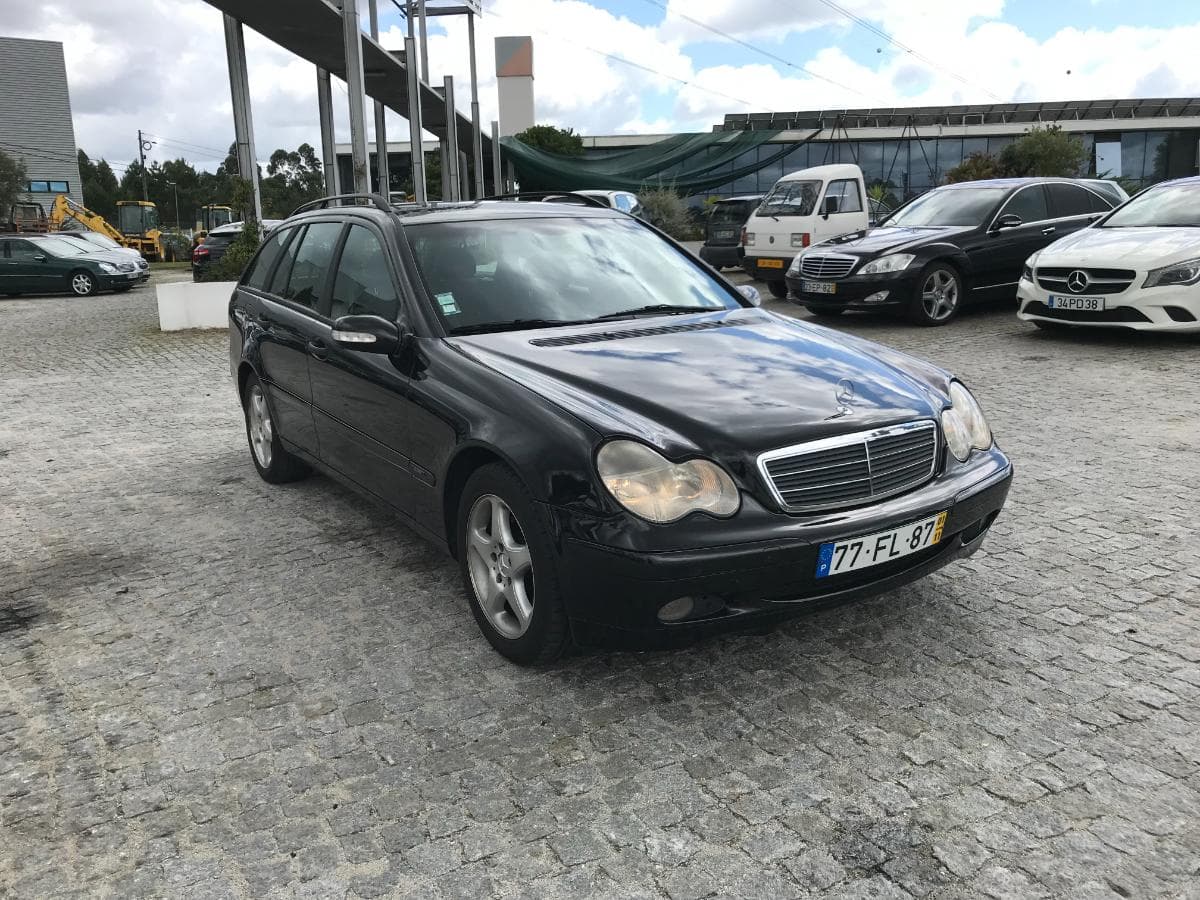 Mercedes-Benz C220 CDI · Ano 2001 — imagem 1