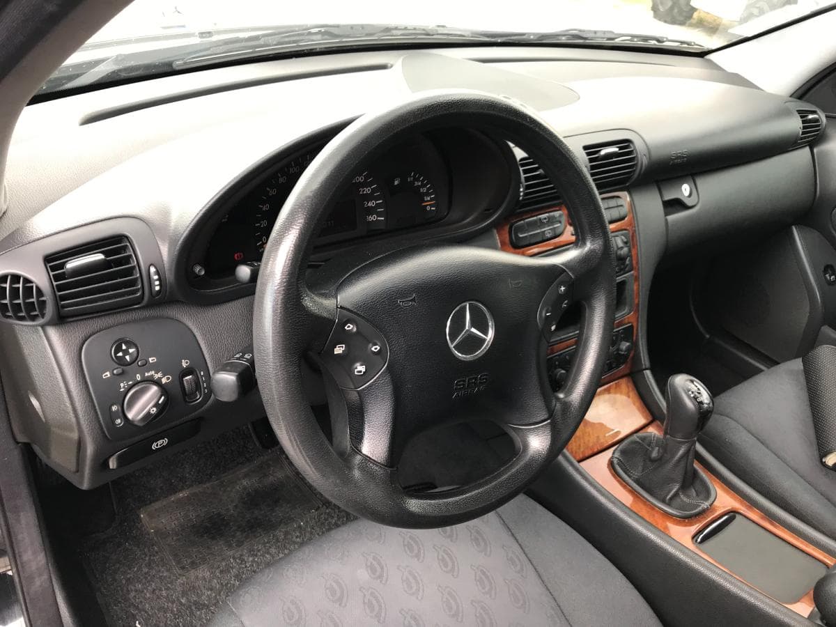 Mercedes-Benz C220 CDI · Ano 2001 — imagem 19