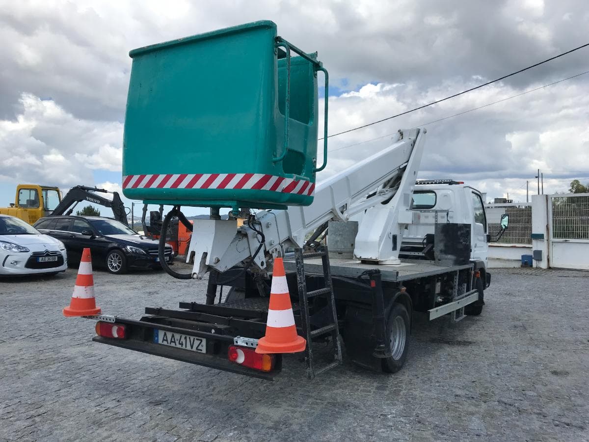Nissan Cabstar Com Grua Elevação a 16 Metros — imagem 4