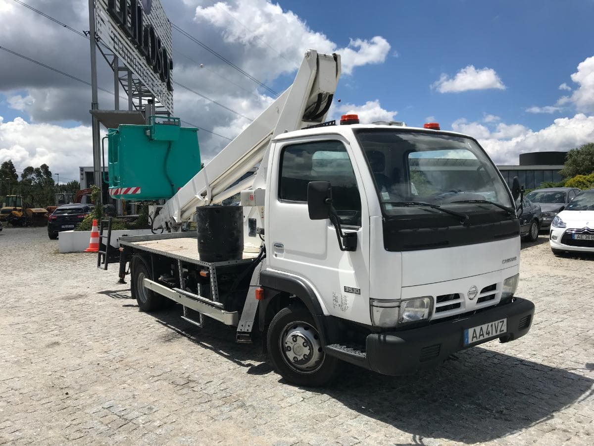 Nissan Cabstar Com Grua Elevação a 16 Metros — imagem 1