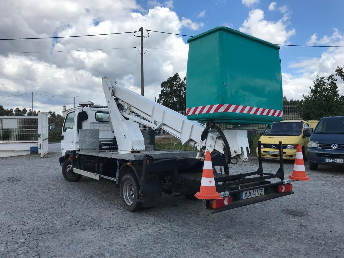 Nissan Cabstar Com Grua Elevação a 16 Metros — imagem 6