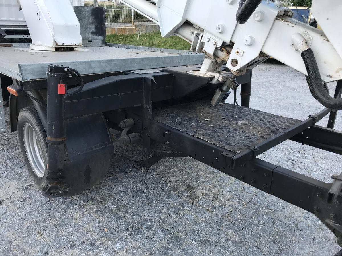 Nissan Cabstar Com Grua Elevação a 16 Metros — imagem 9