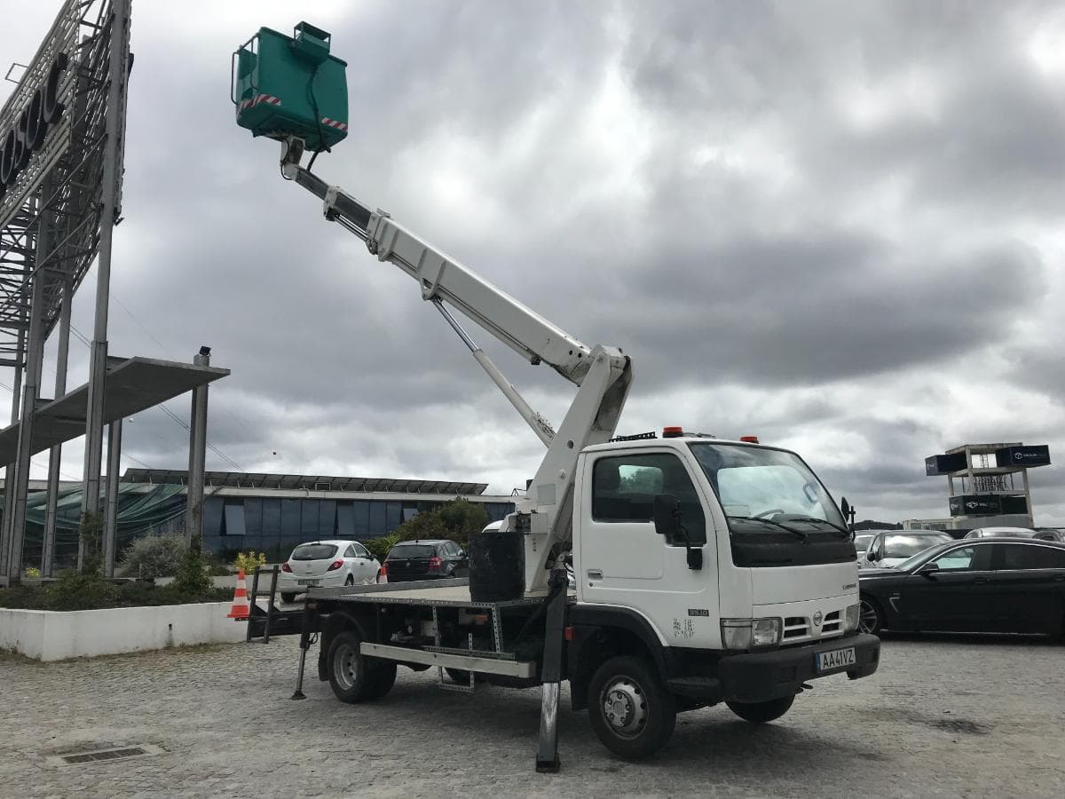 Nissan Cabstar Com Grua Elevação a 16 Metros — imagem 8