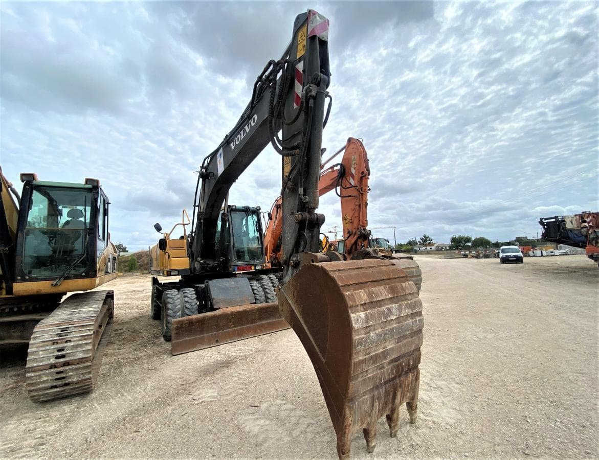 Escav. de rodas 20T - VOLVO — imagem 2