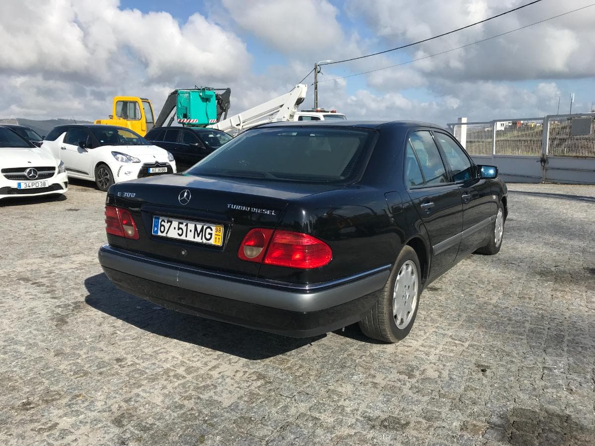 Mercedes-Benz E300 TD · Ano 1998 — imagem 2