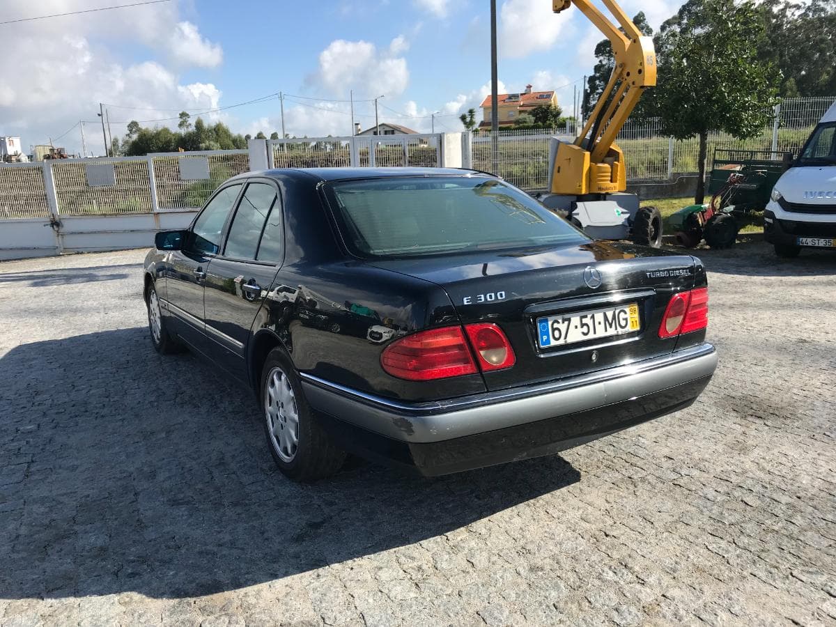 Mercedes-Benz E300 TD · Ano 1998 — imagem 4