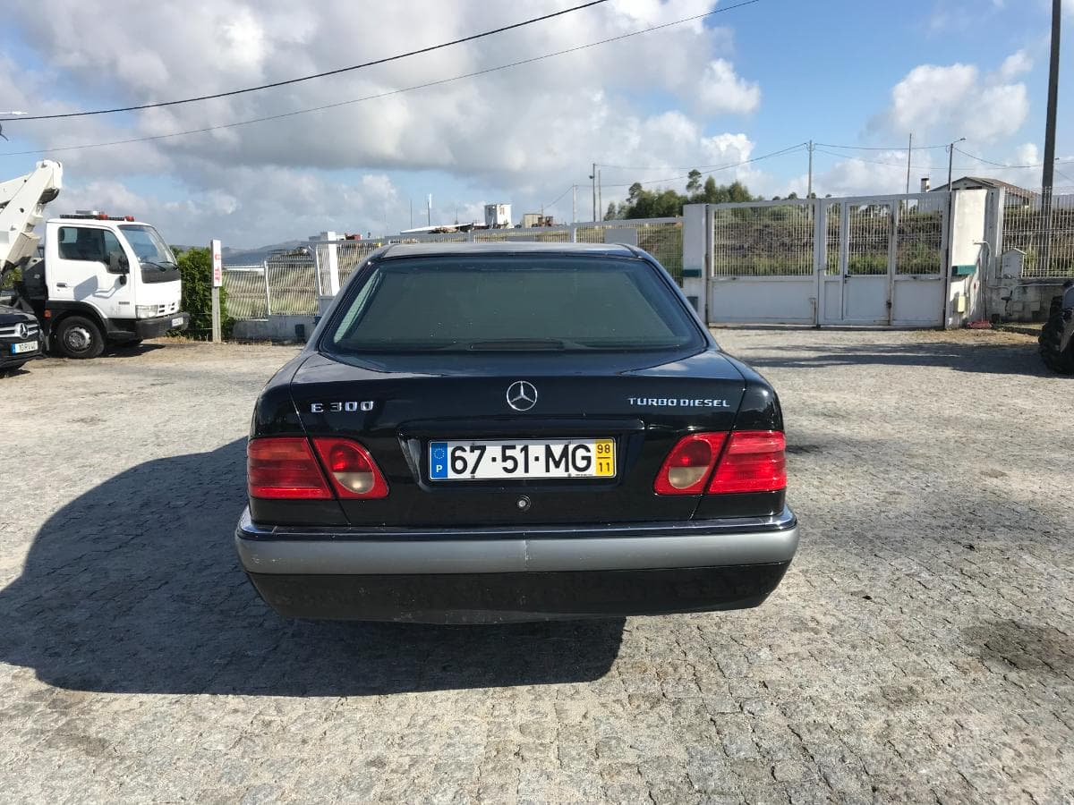 Mercedes-Benz E300 TD · Ano 1998 — imagem 3