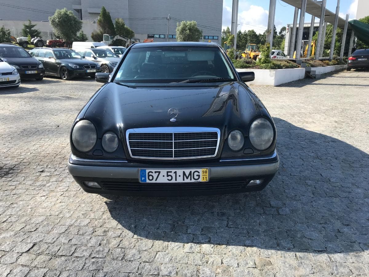 Mercedes-Benz E300 TD · Ano 1998 — imagem 6