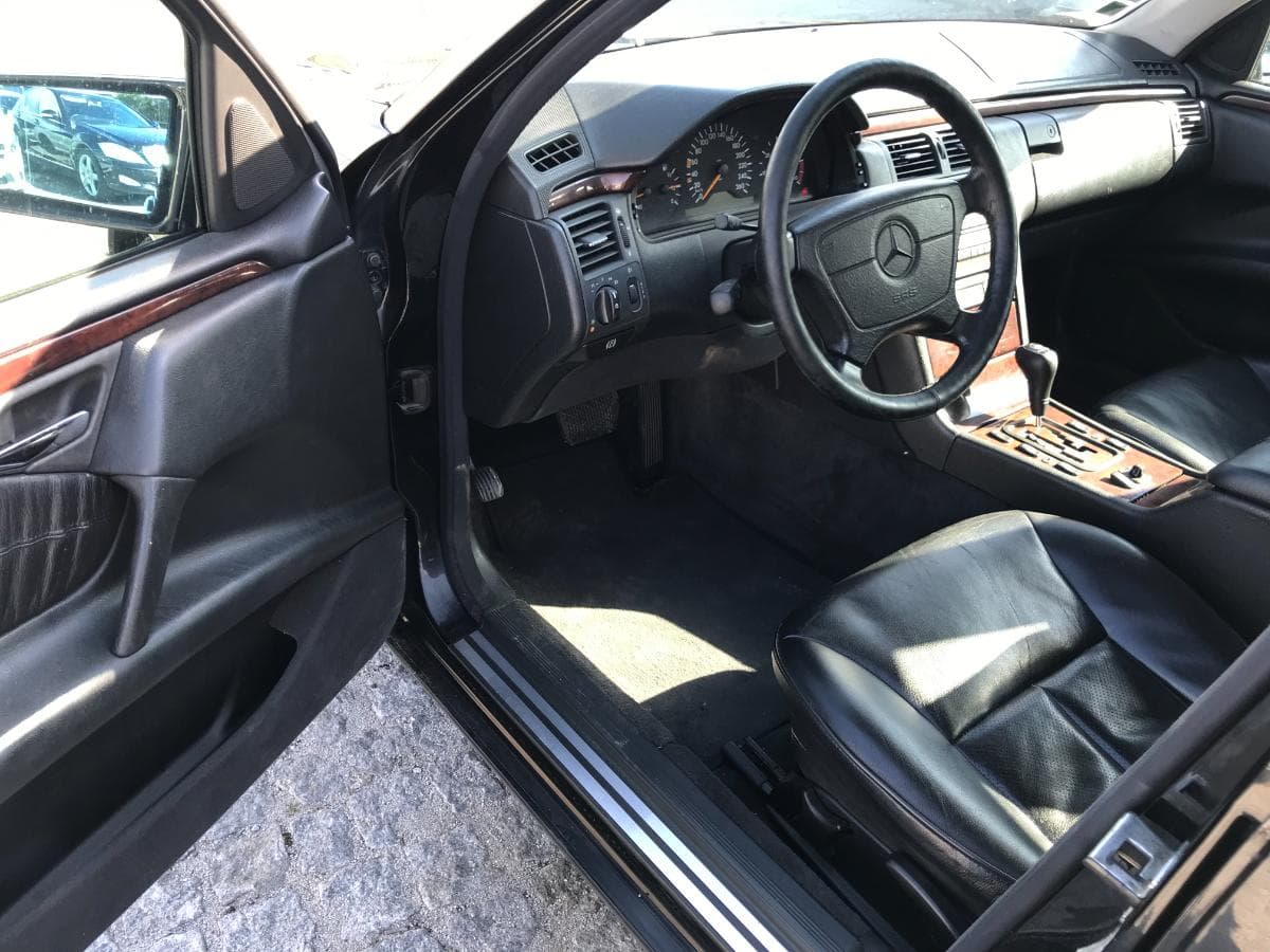 Mercedes-Benz E300 TD · Ano 1998 — imagem 12